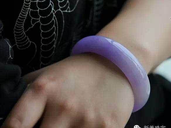 你手環是戴「左手」還是「右手」？小心戴錯手，千萬不能隨便戴！太重要了